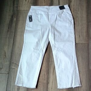 Stylish White Cropped Jeans for Women
